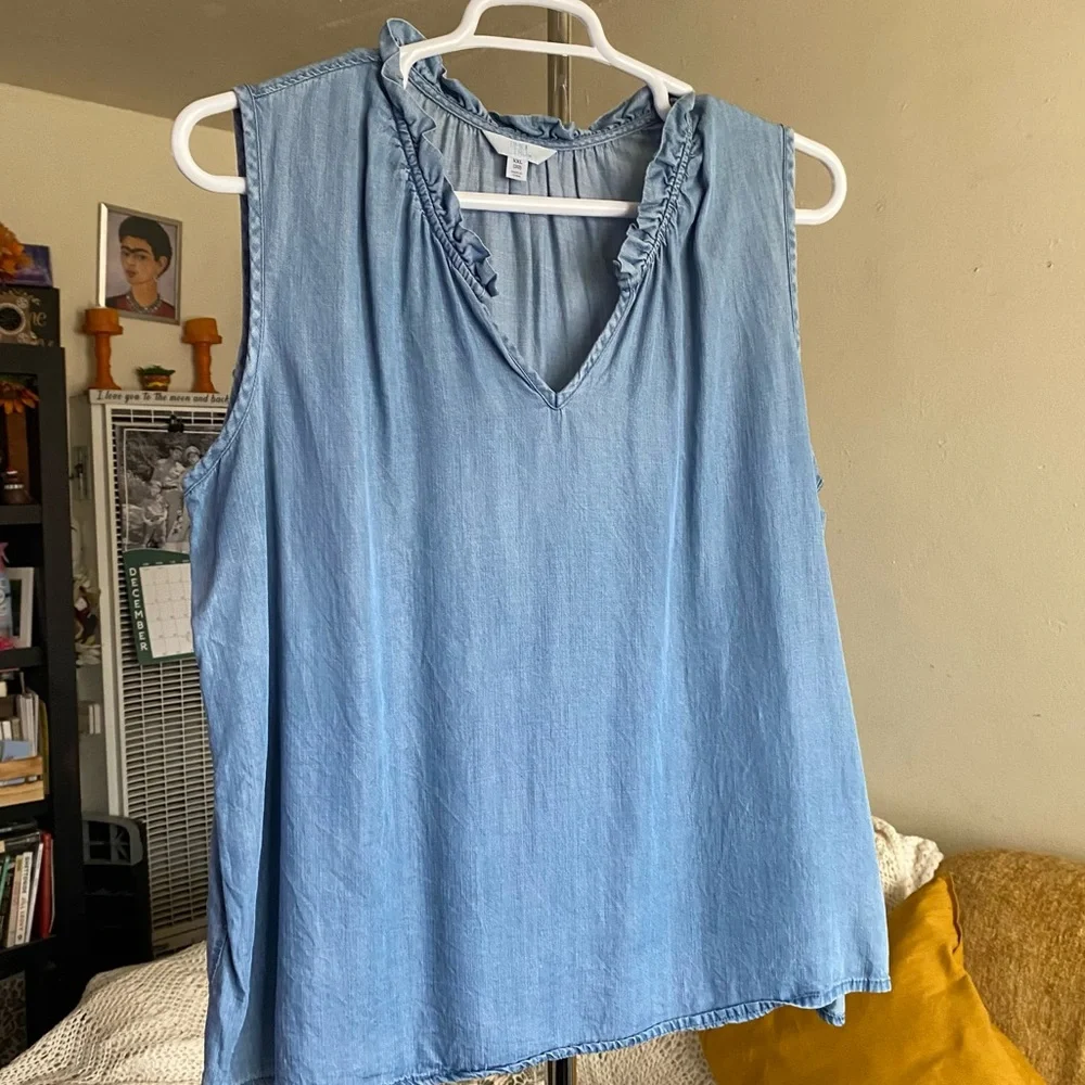 Time and Tru Light Blue Chambray Ruffle V-Neck Tank Top